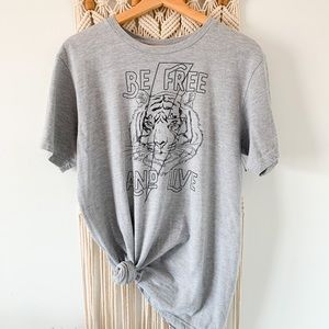 Graphic tee women’s